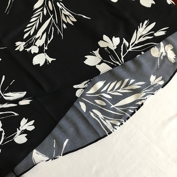 VINCE CAMUTO Floral Bell Flutter Sleeve Blouse V-Neck NWT Women’s Plus Size 1X - Picture 12 of 16